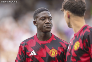 索要10倍薪资未果！曼联20岁中场新星不满，两日内决定自己的未来
